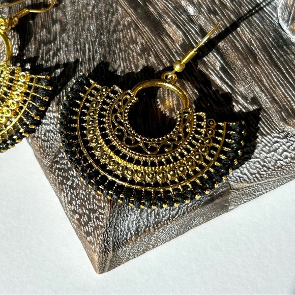 🏖️Beachy Bohemian Dangling Fan-Shaped Earrings. White, Turquoise or Black. - Picture 11 of 11